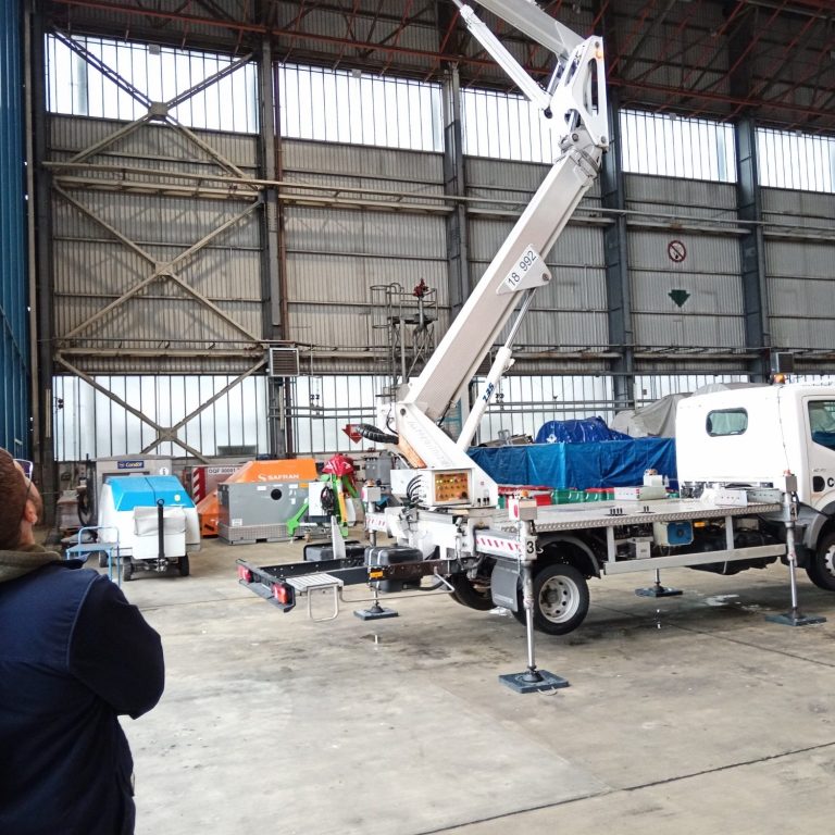 Hubarbeitsbühne Schulung im industriellen Umfeld für Unternehmen